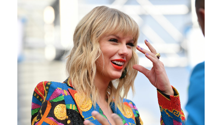 2019 MTV Video Music Awards - Red Carpet w/ Taylor Swift