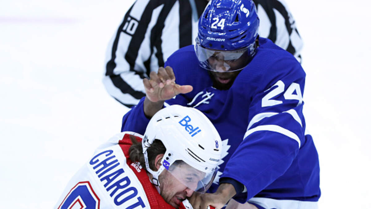 Toronto Maple Leafs: Wayne Simmonds fight a throwback to the good old days