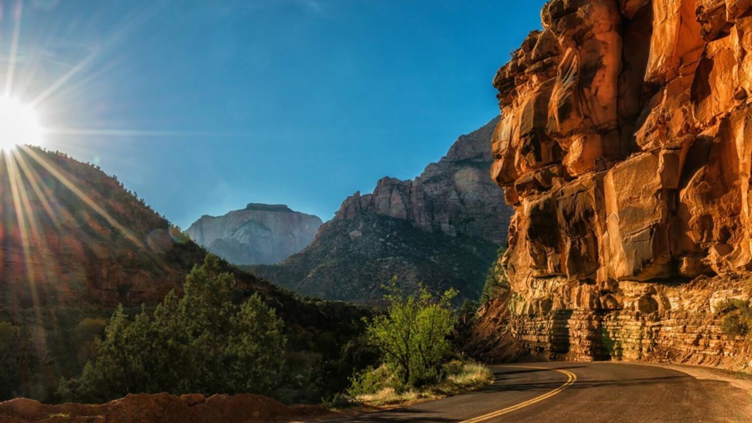 Road through mountains in Utah
