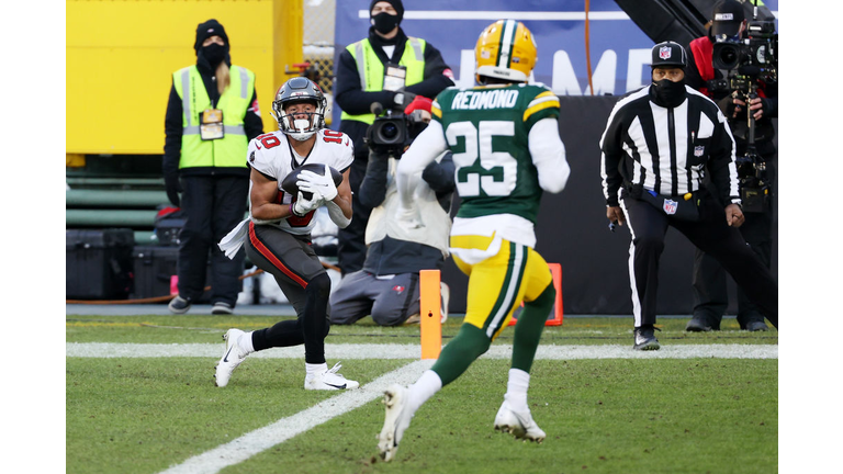 Scotty Miller hauls in a huge TD catch from Tom Brady to end the first half in the Buccaneers' 31-26 win over the Green Bay Packers