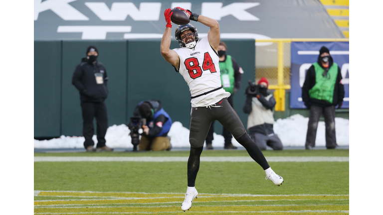 ... for this eight-yard touchdown reception by Cam Brate that gave the Bucs a 28-10 lead