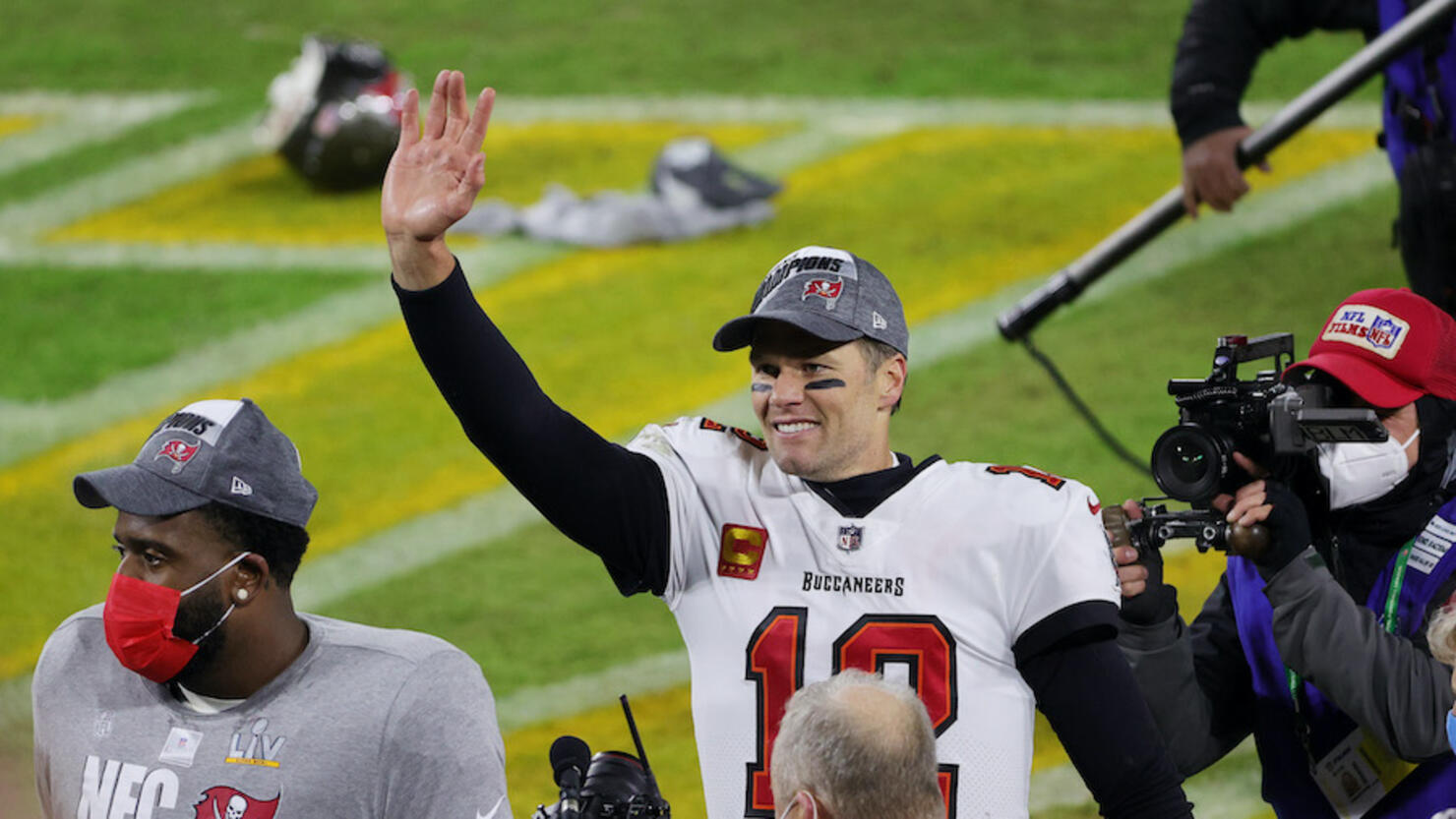 Lots of Pats fans rooting for Tom Brady in Super Bowl