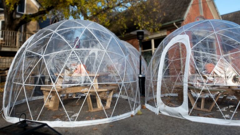 COVID-19 Restaurant Igloo