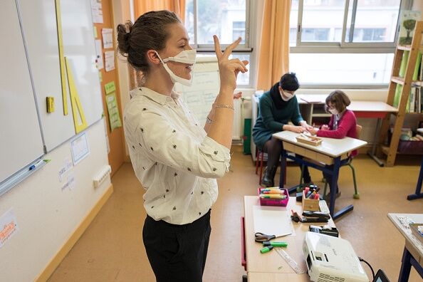 FRANCE-HEALTH-VIRUS-SCHOOL-DEAF-MASK