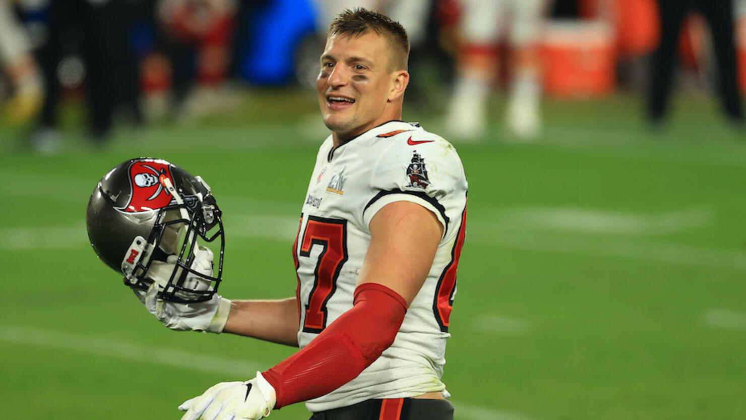 Rob Gronkowski says a 2022 NFL return would only happen with Bucs