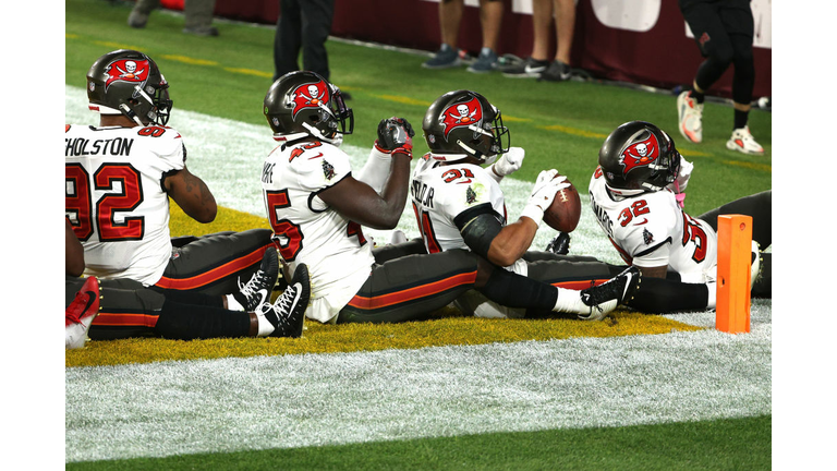 WATCH Antoine Winfield Jr. ROWS THE BOAT in the end zone at Super