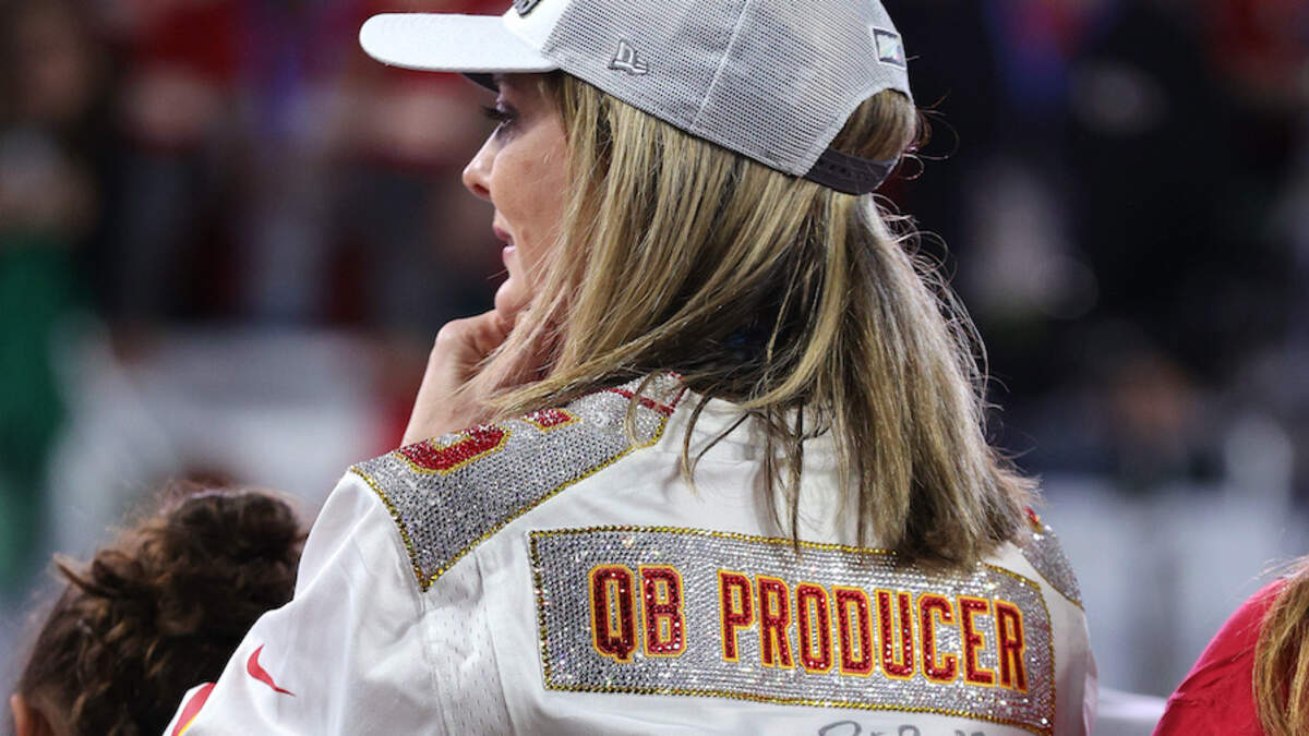 Patrick Mahomes' Mom Tweeted at Gisele Bundchen During 2021 Super