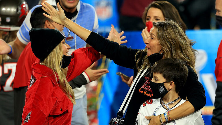 Rob Gronkowski's Girlfriend Kisses Him After Super Bowl 2021 Win