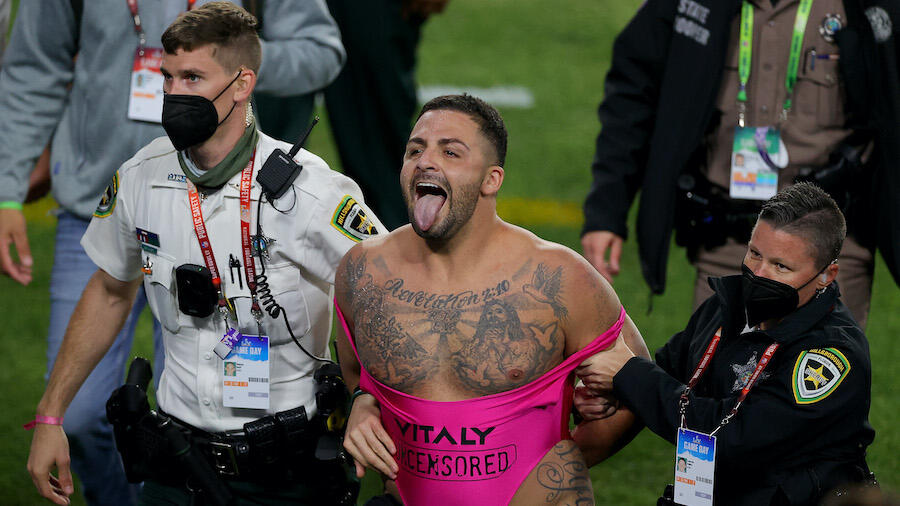 Super Bowl Streaker Yuri Andrade Made $375K Betting On Himself