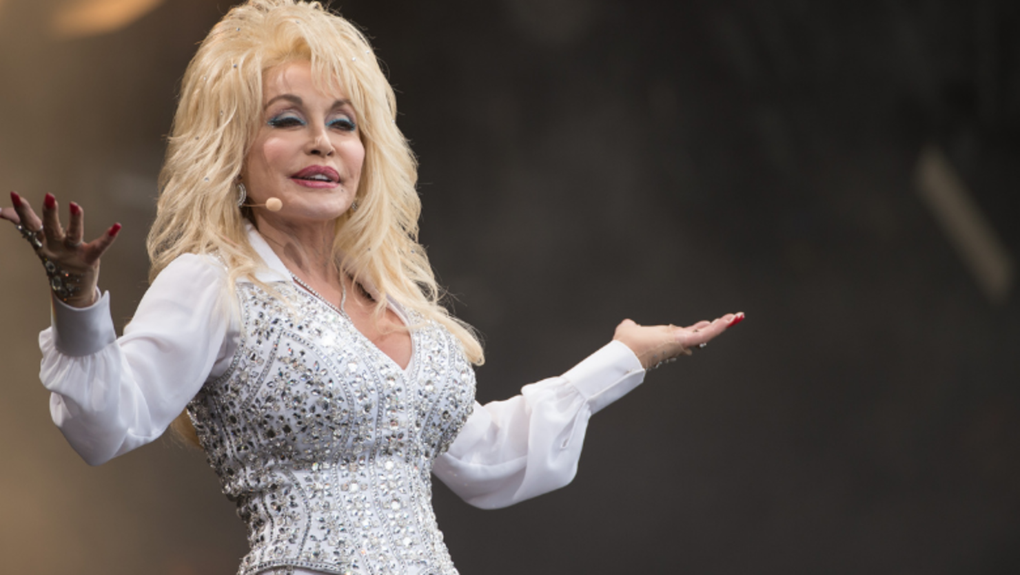 Dolly Parton Says She Once Risked A Bear Attack To Avoid A Bad Date