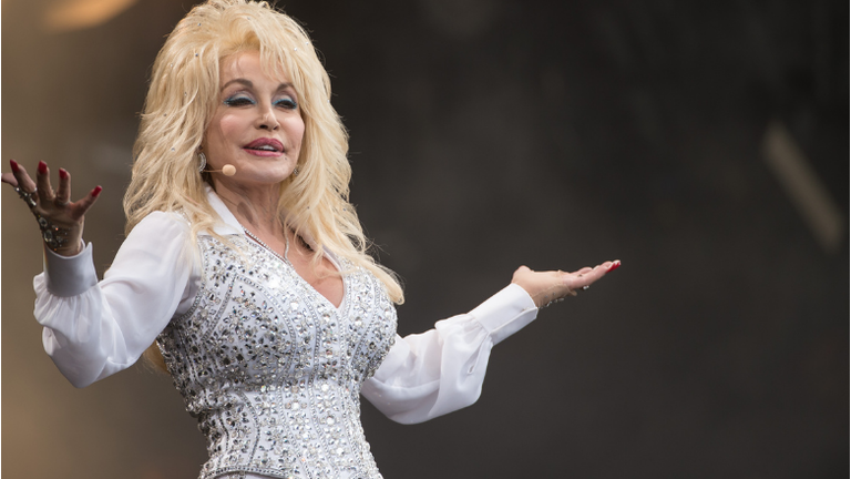 Dolly Parton Says She Once Risked A Bear Attack To Avoid A Bad Date