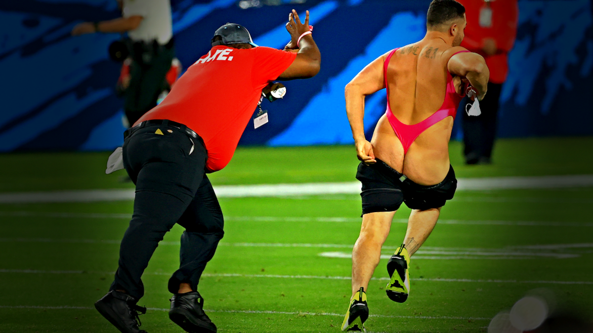 Super Bowl Streaker Reportedly Won $375,000 Prop Bet For Running on Field