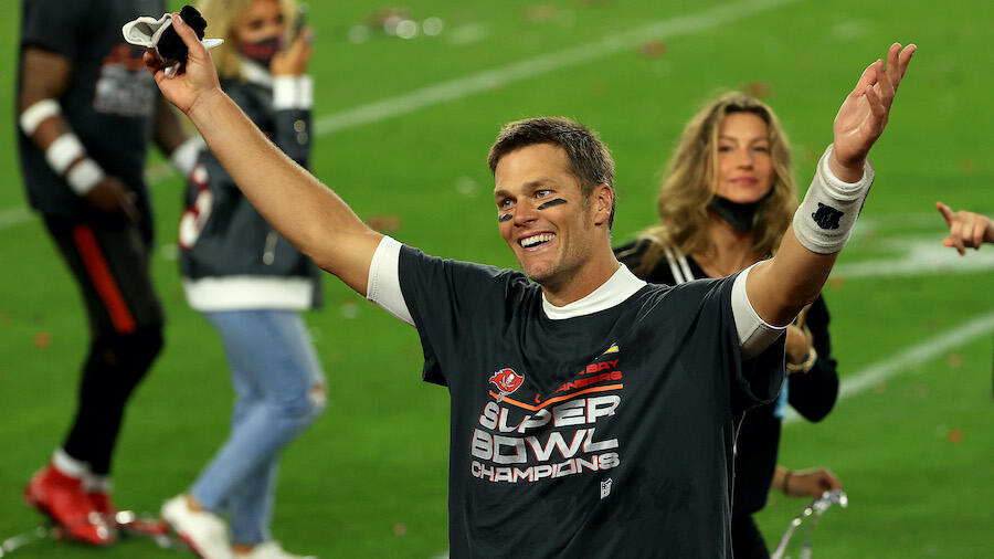 tom brady with his 7 rings