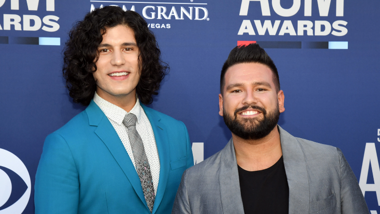 Dan + Shay’s Families Sing Along To ‘Glad You Exist’ In Cute Home ...