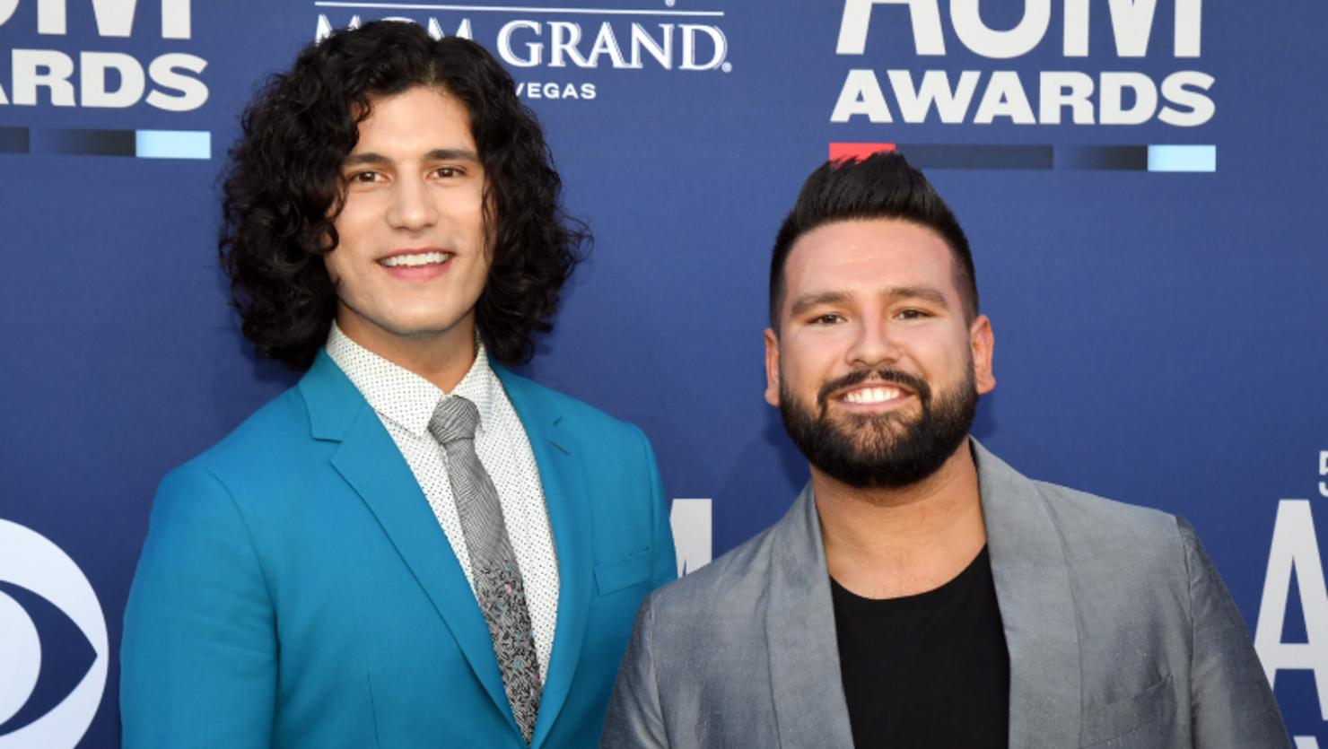 Dan + Shay’S Families Sing Along To ‘Glad You Exist’ In Cute Home ...