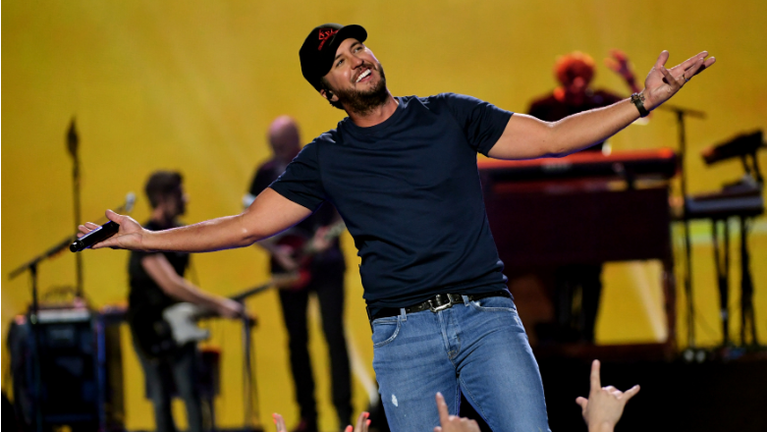 Luke Bryan Cracks Himself Up With Hilarious 'Jaws' Prank During Interview