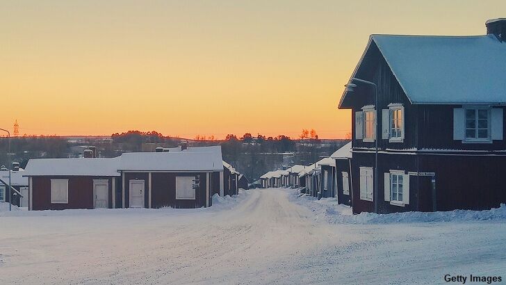 Snowbound Man Confesses to Fake Murder Hoping Police Will Plow His Road