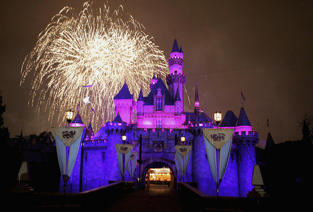 disneyland-considers-eliminating-monthly-annual-pass-payments