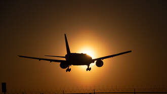 Frightening United Airlines Flight 328 Jet Engine Failure Video 