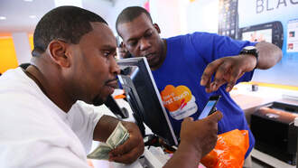 Man Threatens To Kill Store Employee For Not Unlocking His Phone