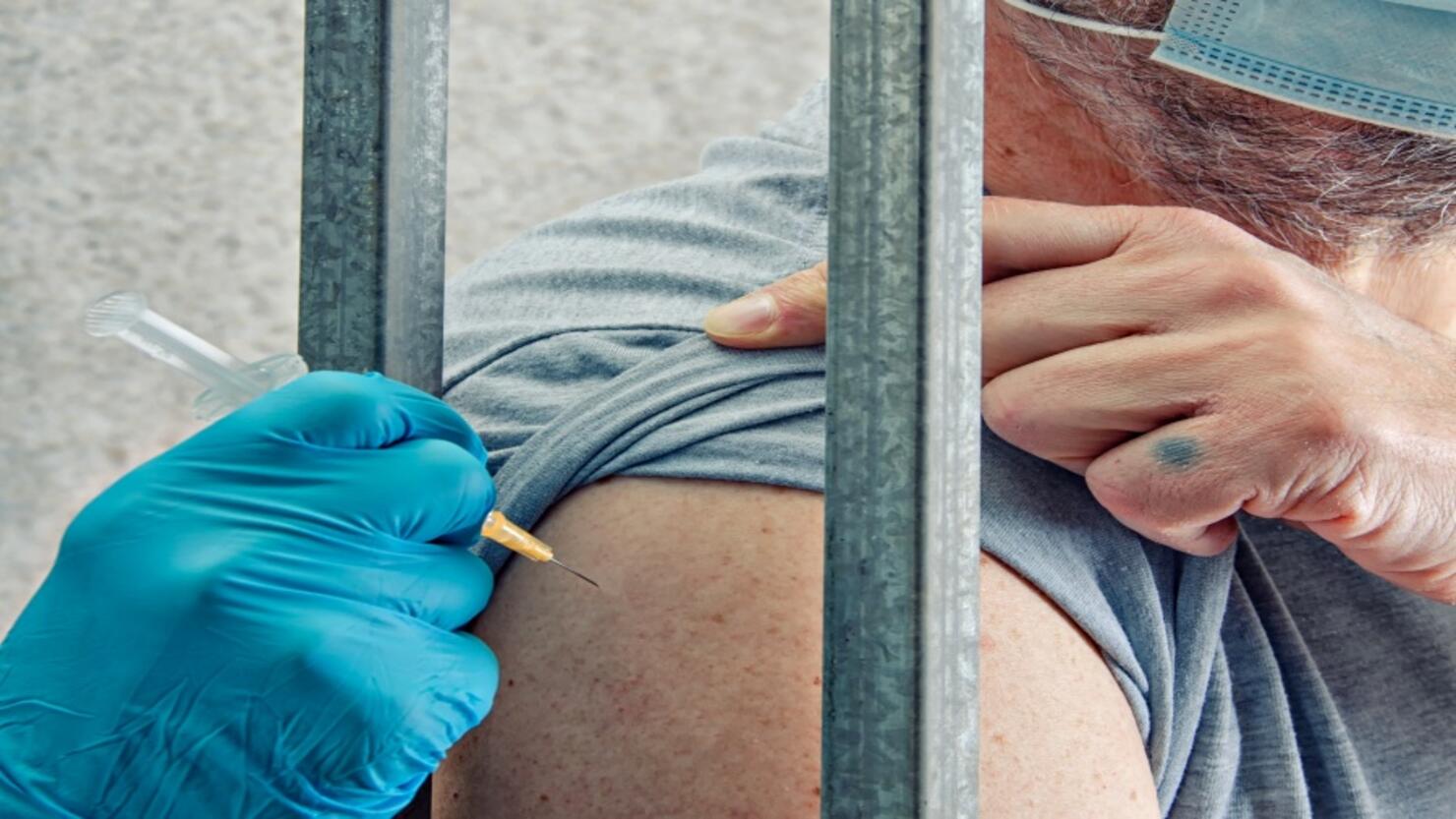 Prisoner needs to be vaccinated against COVID-19