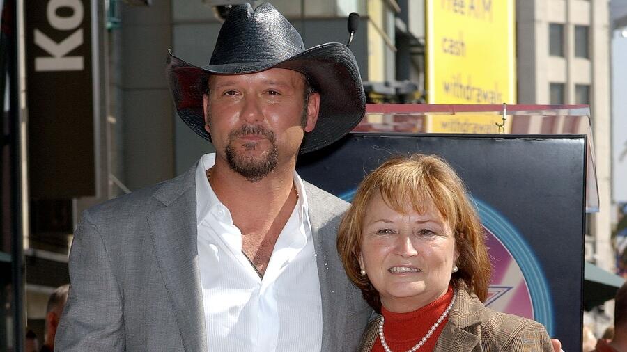 Tim McGraw sister Sandy mom Betty and nephew Matthew, WireImage