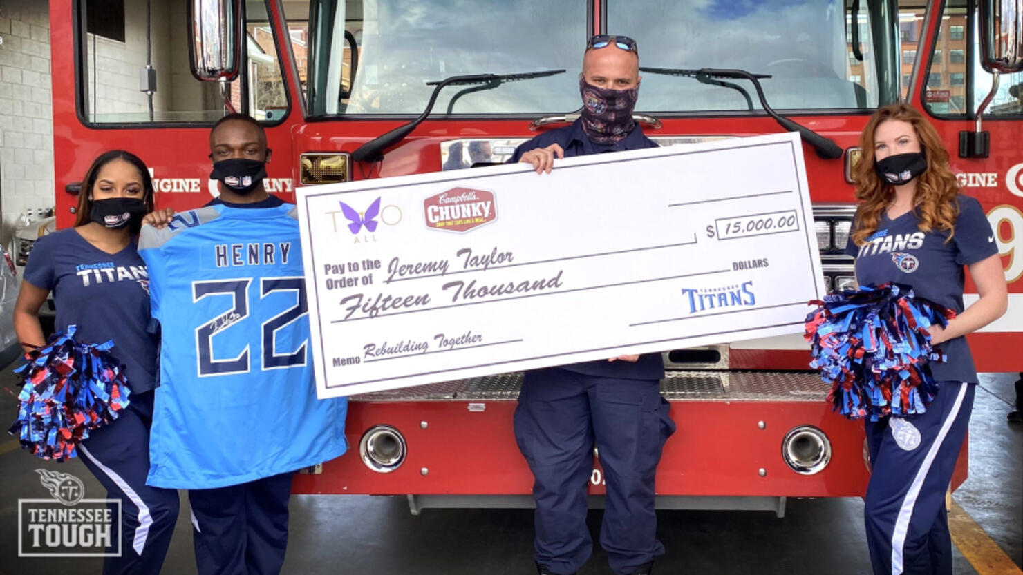 Titans fan gets married in Derrick Henry jersey