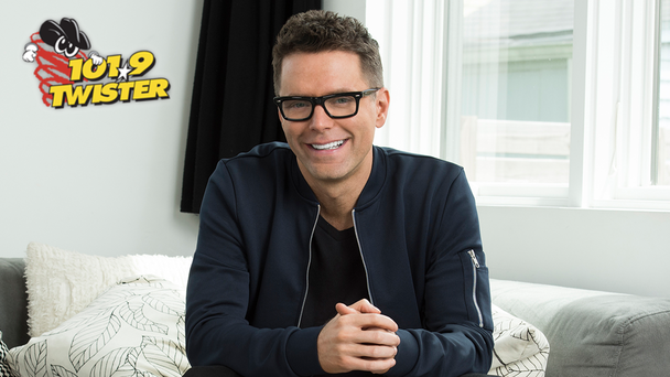 Listen To Bobby Bones Weekday Mornings On 101.9 The Twister!