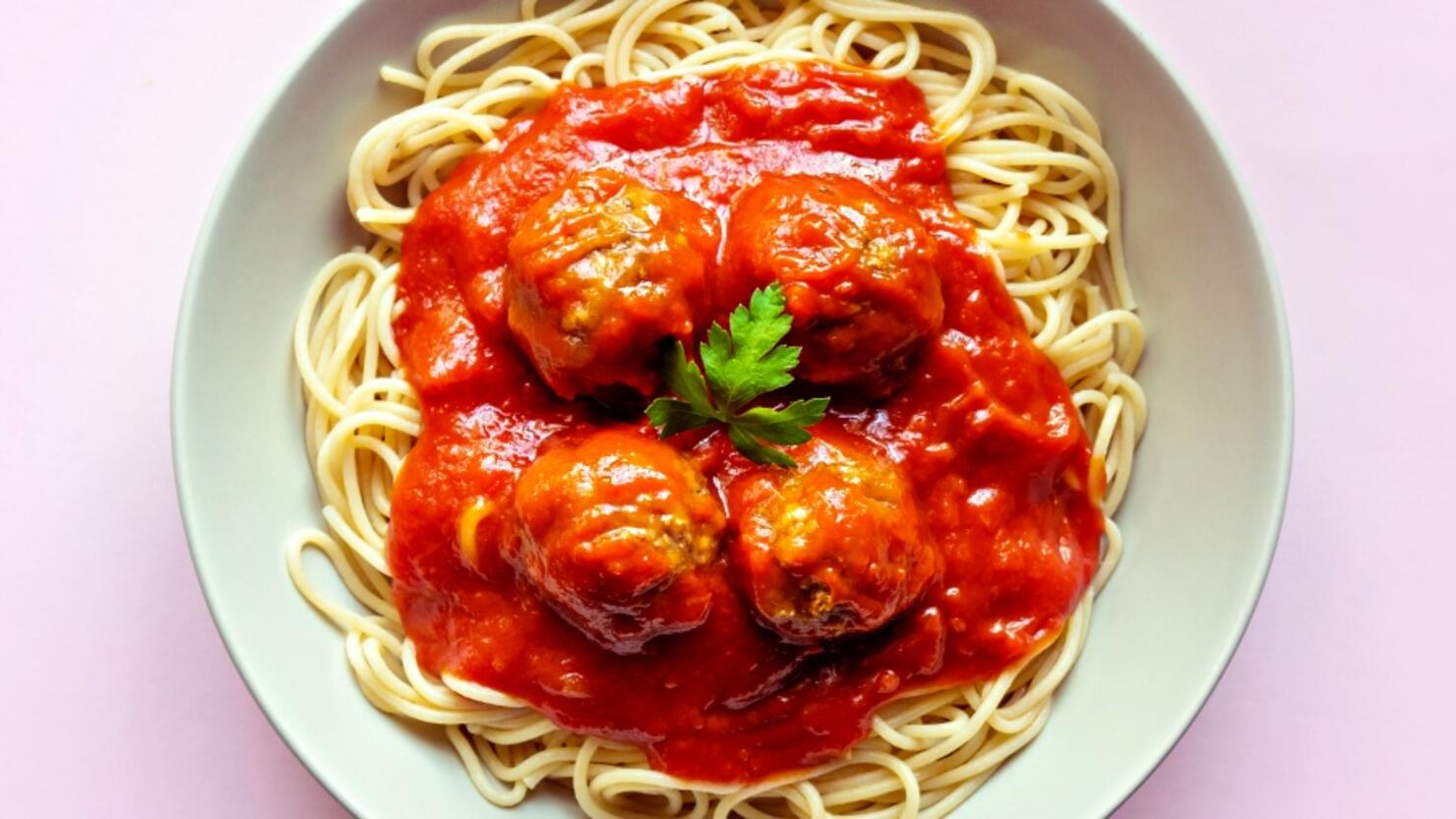 Meatballs in spaghetti