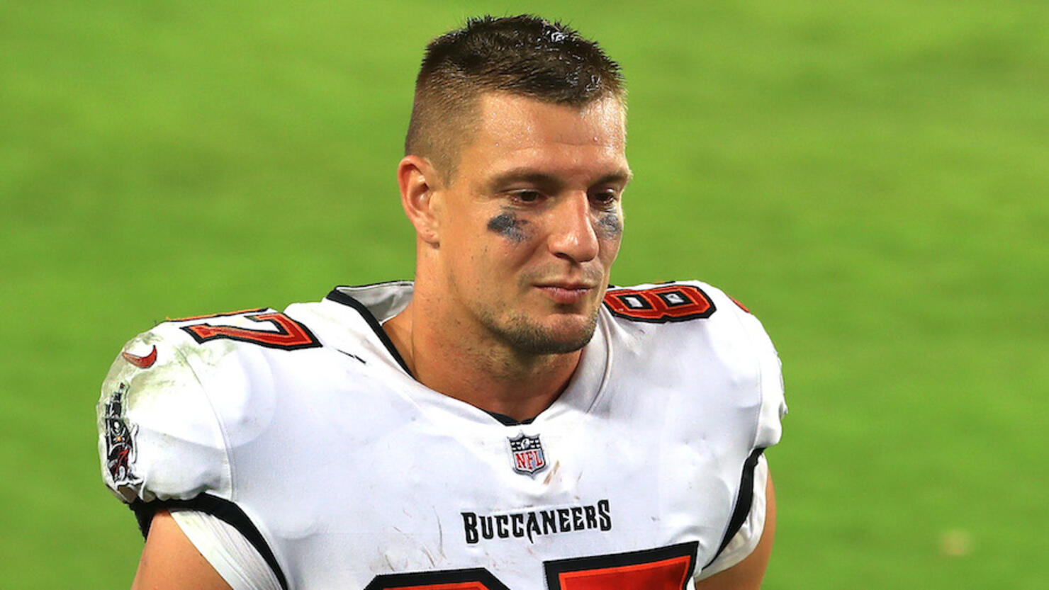 Bucs release photos of Gronkowski in uniform - Bucs Nation