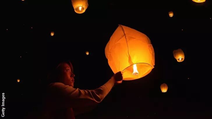 Cluster of Lanterns Over Mississippi Mistaken for Fleet of UFOs