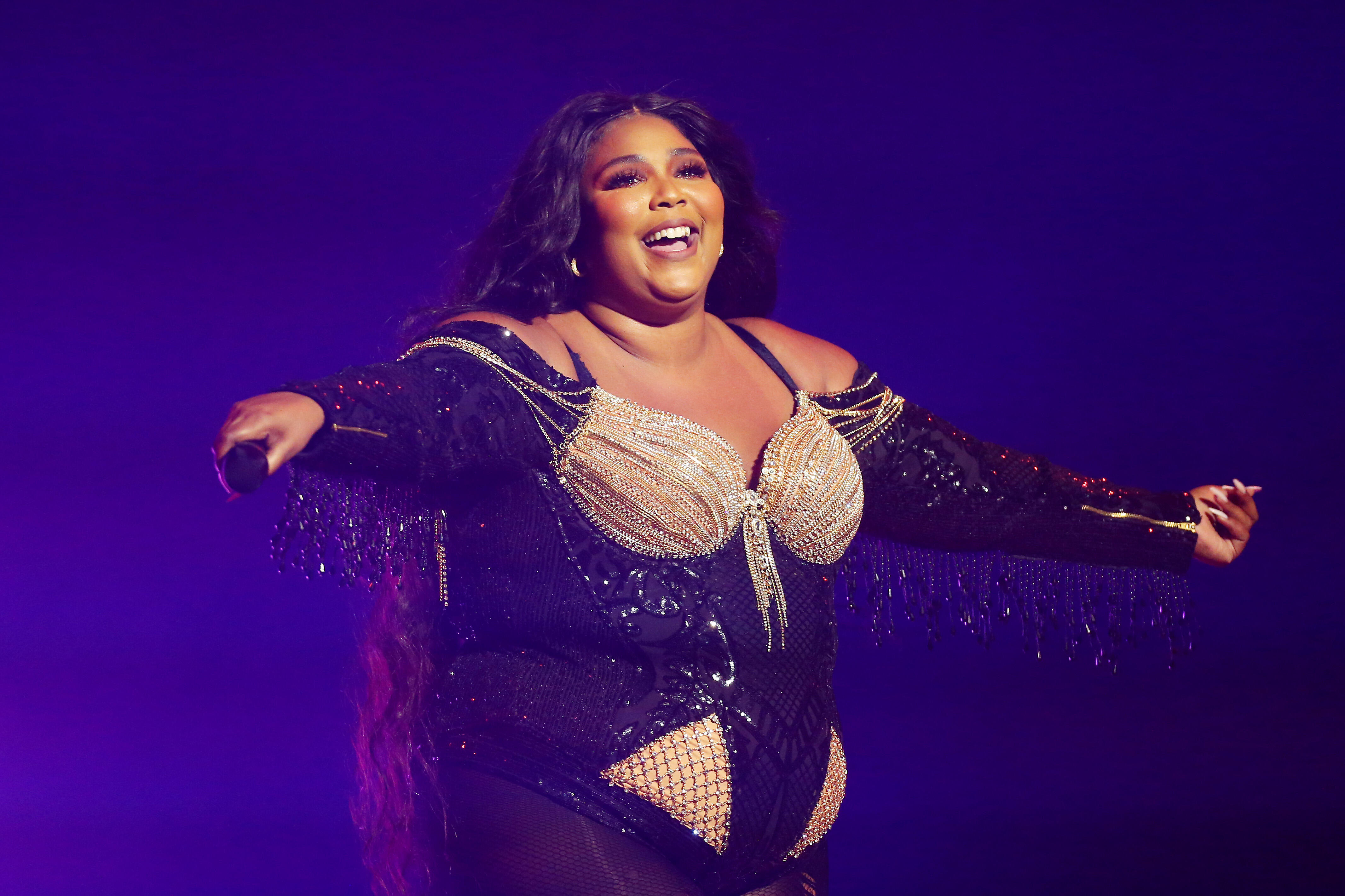 Lizzo Calls Out 'Fake Doctors' Who Misdiagnose 'Fat Girls Who Eat Healthy