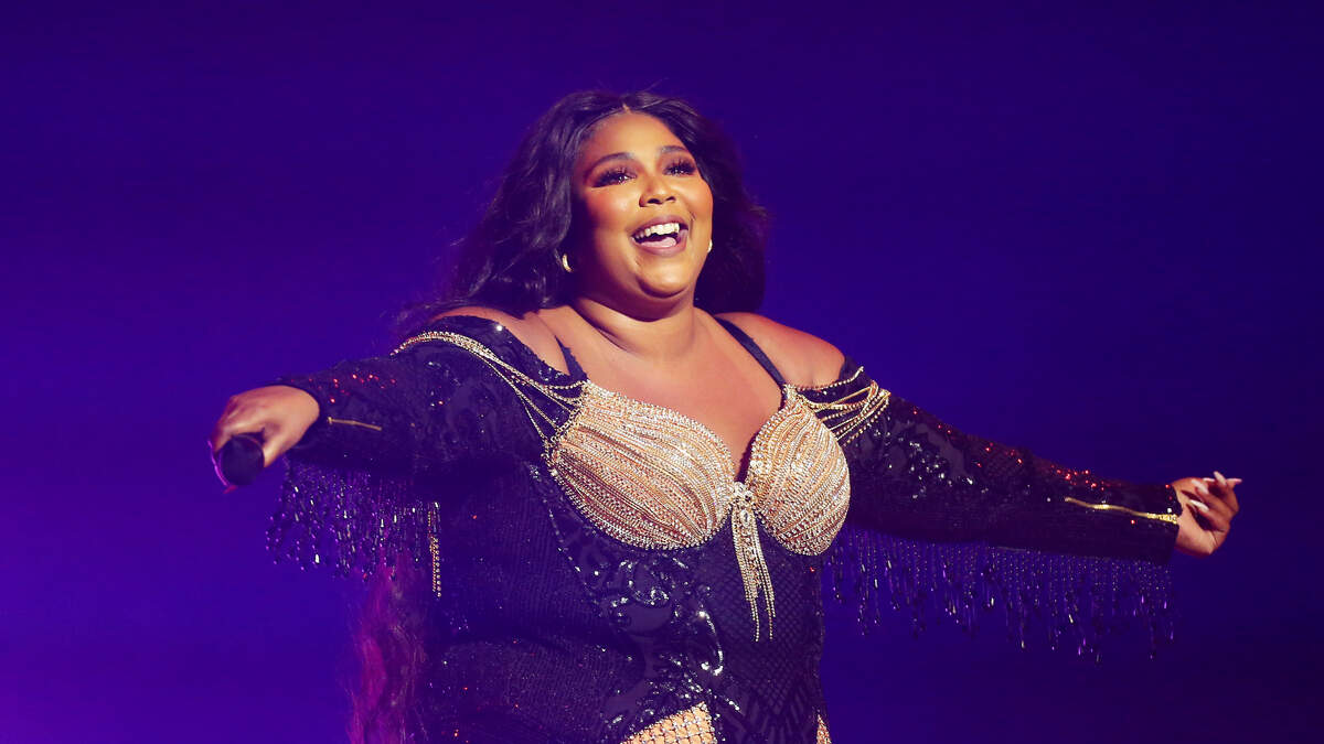 Lizzo Calls Out 'Fake Doctors' Who Misdiagnose 'Fat Girls Who Eat Healthy