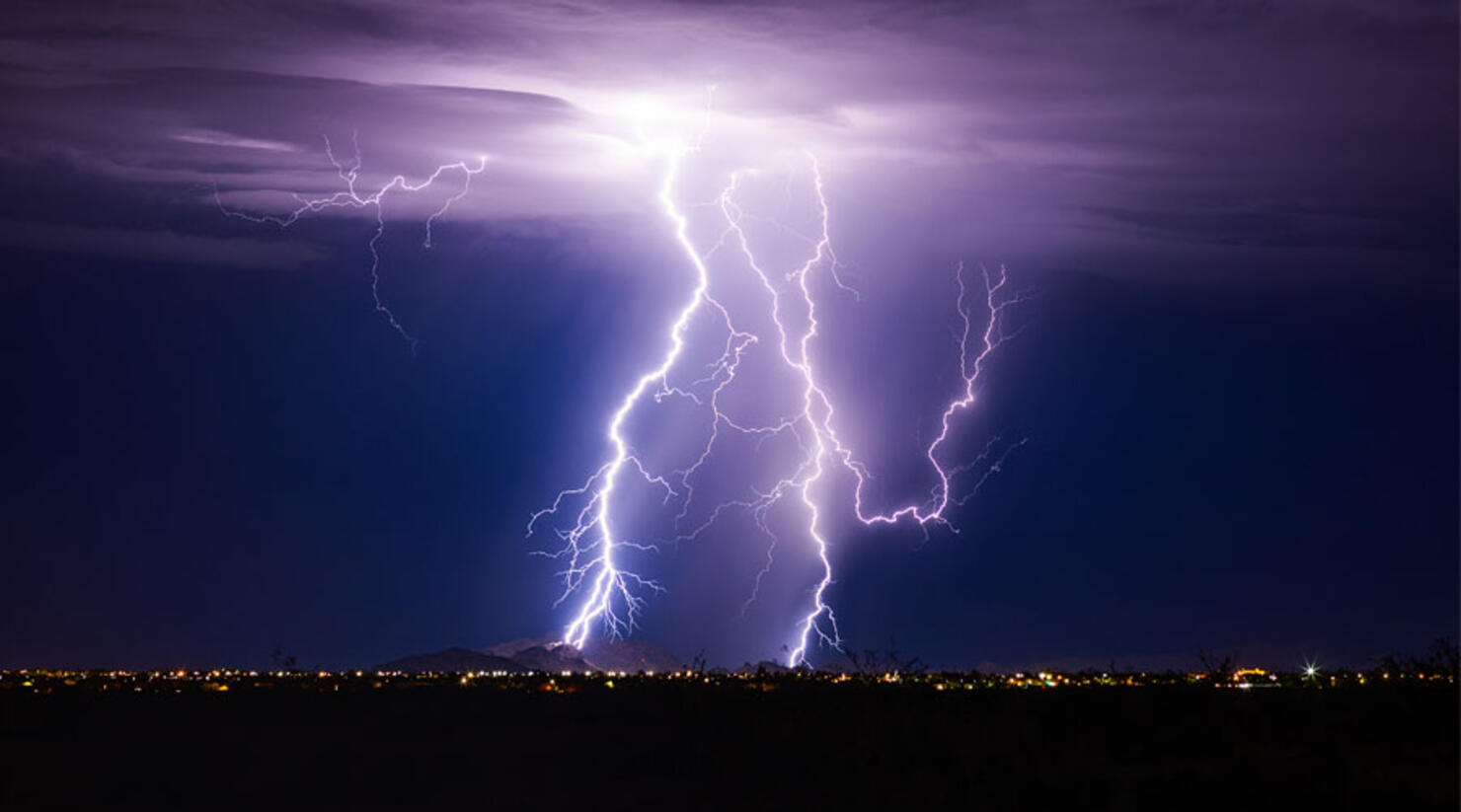 Thundersnow: How a snowstorm produces lightning