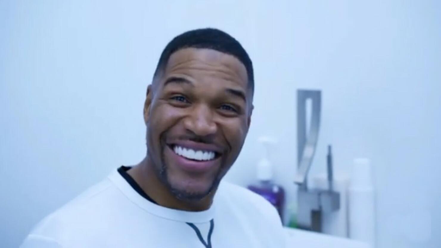 Michael Strahan Shares Goodbyegap Update After Posting Clip Of Gap Surgery Iheart 