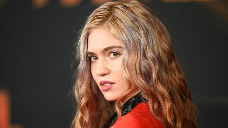 Elon Musk's Girlfriend Gets Huge Alien Scar Tattoo Across Her Entire Back | 100.7 WZLX | Chuck