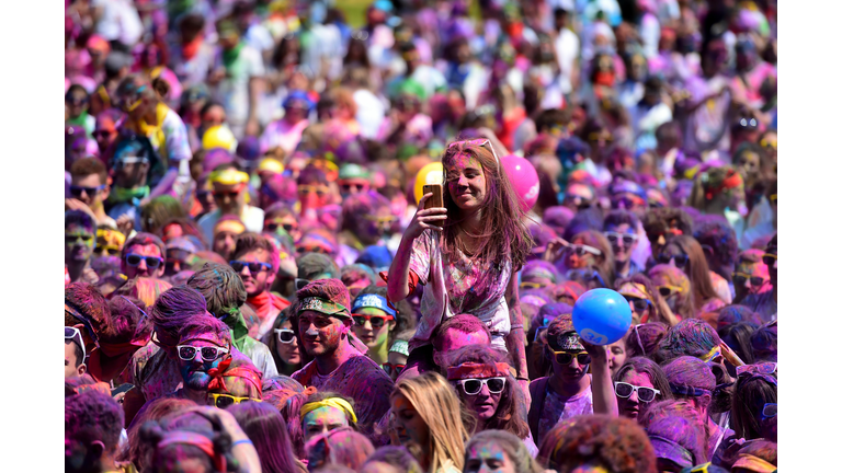 TOPSHOT-FRANCE-COLOR-RUN-SPORT-ENTERTAINMENT