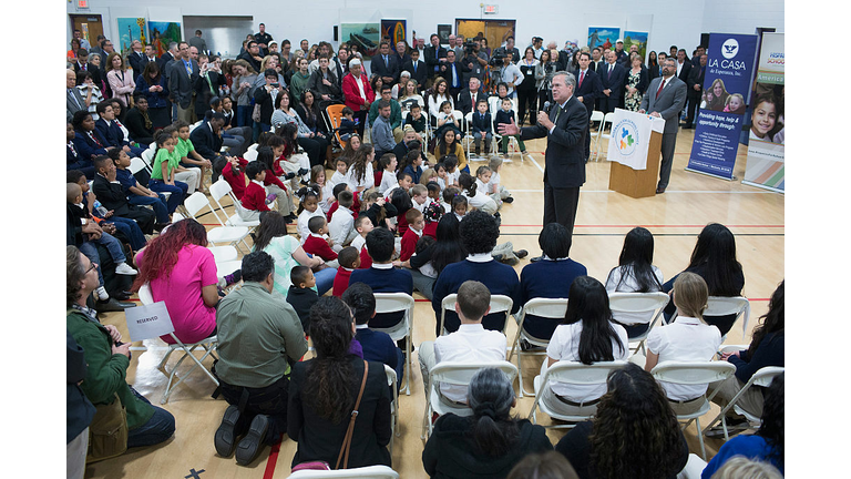 Scott Walker Joins Jeb Bush On Tour Of Wisconsin Schools