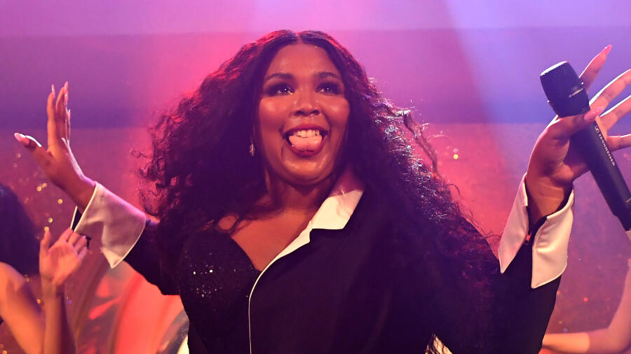 Lizzo Strips Down For Unedited Nude Photo Shoot: 'Let's Get Real ...