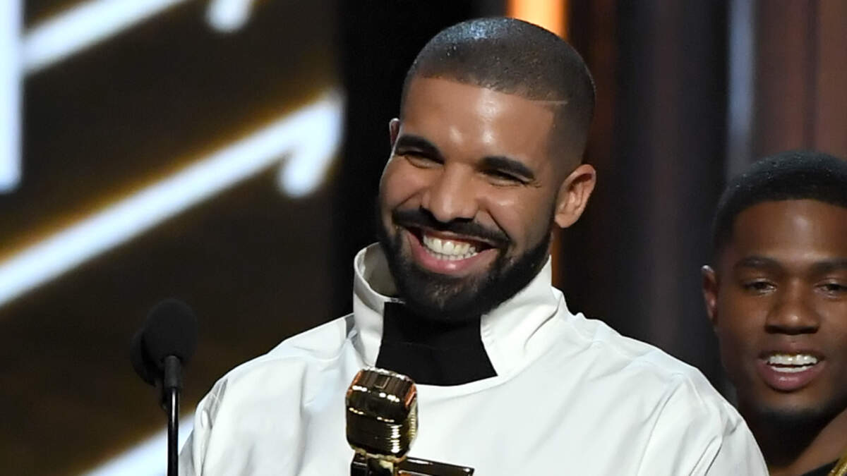 Drake Showed Off His Ripped Arms and Chest in a New Shirtless Gym