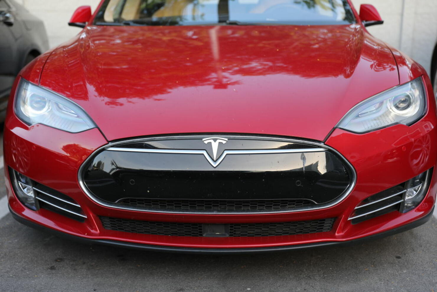 Tesla Stock Falls As Company's Q4 Numbers Miss Expectations