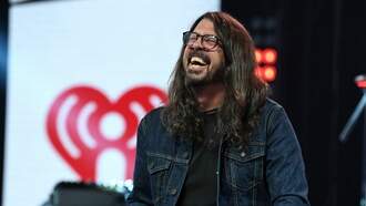 Happiness Is A Hot Dog With Dave Grohl On 'Minnie Questions'