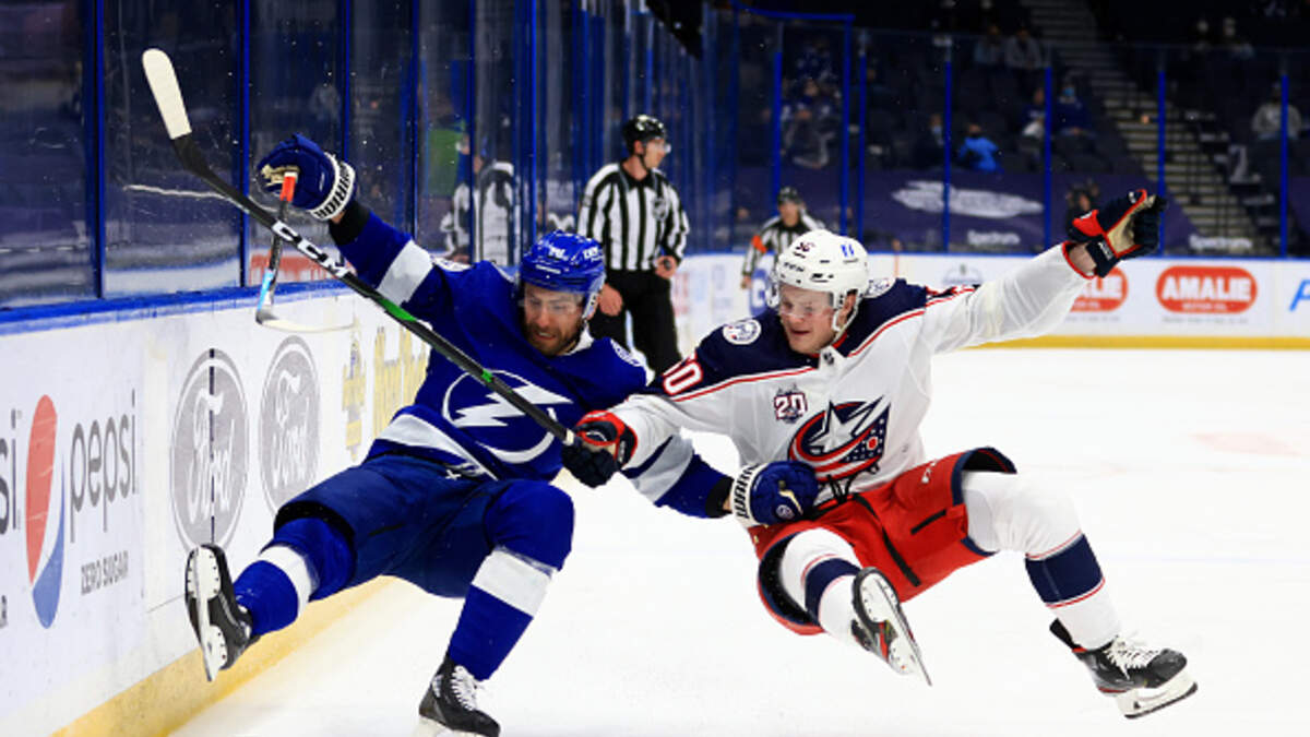 Tampa Bay Lightning Backup Goalie Back's Up Defense, In Victory Over