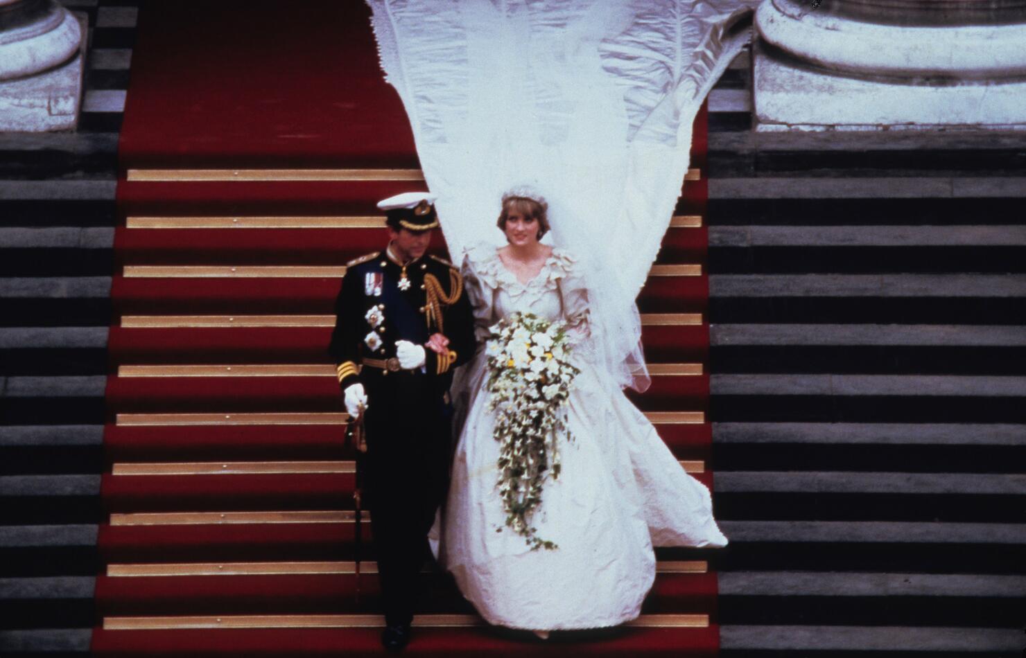 Princess Diana's wedding dress to be on display at Kensington Palace – WPXI