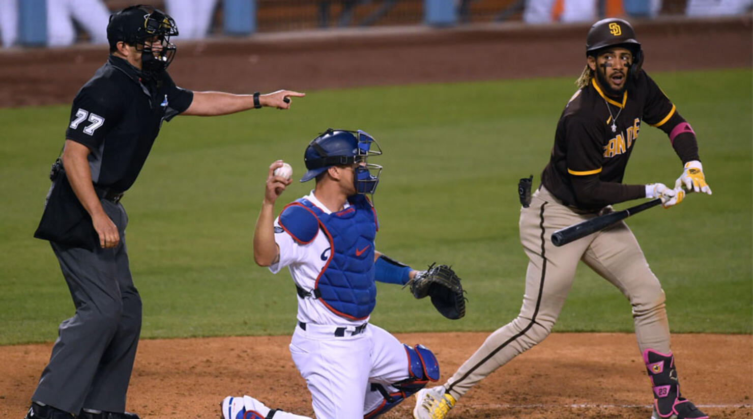 Padres vs. Dodgers game features most improbable caught stealing