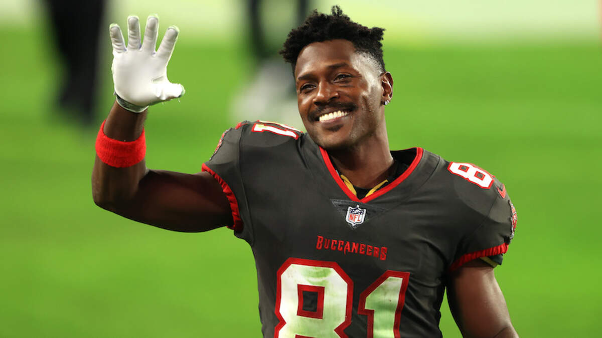 Antonio Brown thrown out of practice as Buccaneers, Titans brawl four times