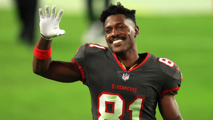 Antonio Brown Checks In From Boom University During Pregame Introductions 95 3 Wdae