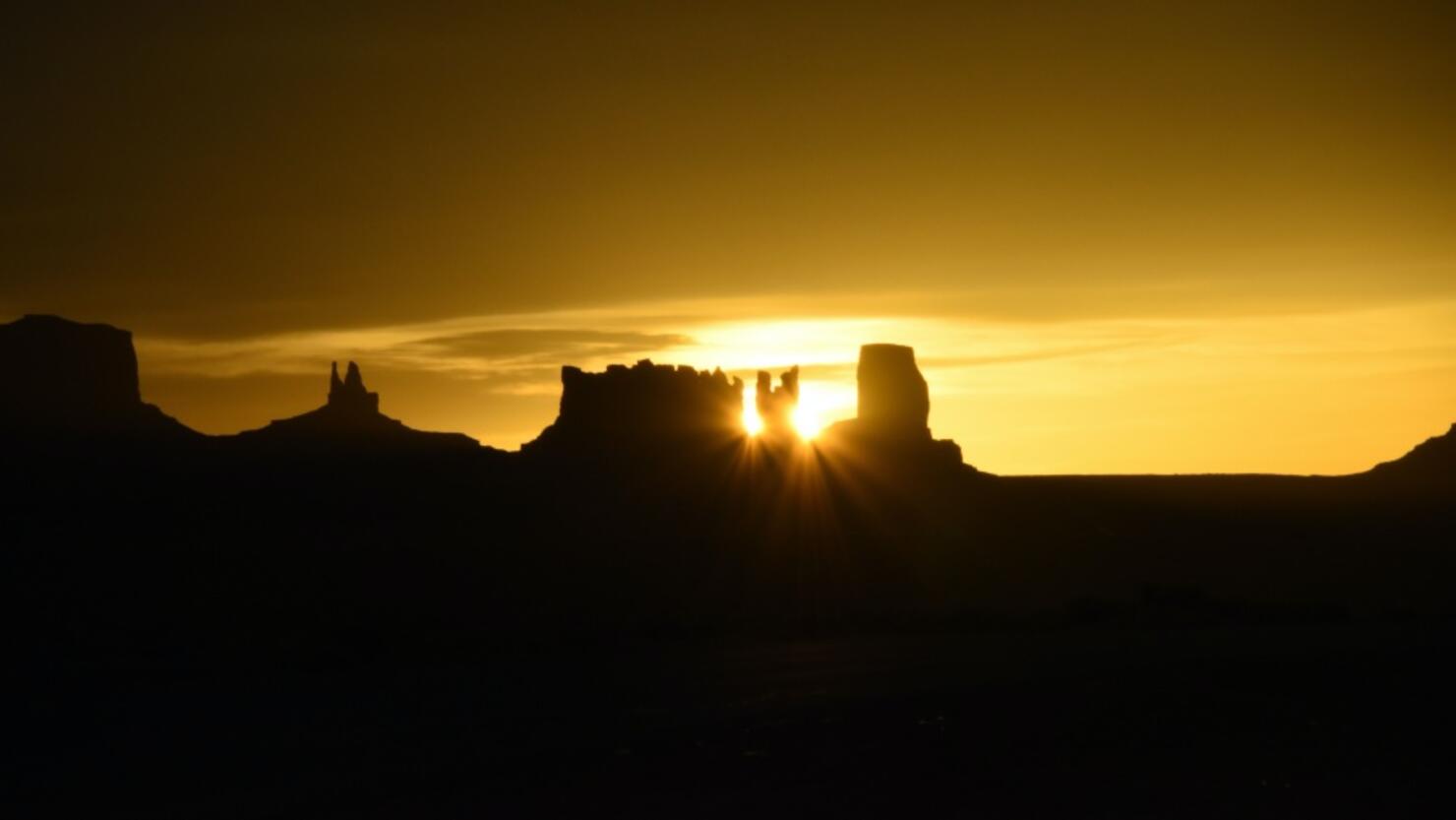 US-TOURISM-MONUMENT VALLEY-SUNRISE