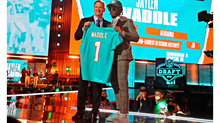 Here is Why Jaylen Waddle Seemed to Ignore His Family After Being Drafted