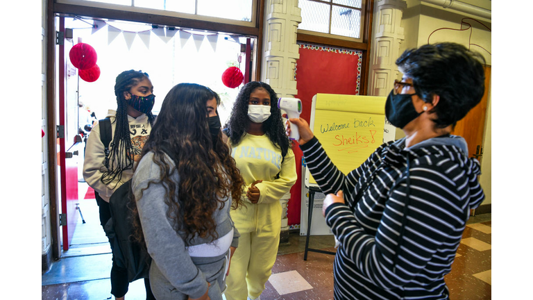 High Schools Return To In Person Learning In Los Angeles